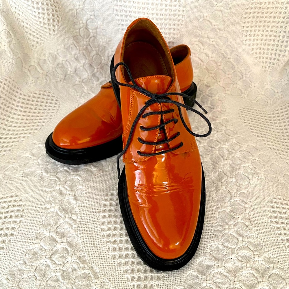 AMEND Patent Leather Oxford Shoes